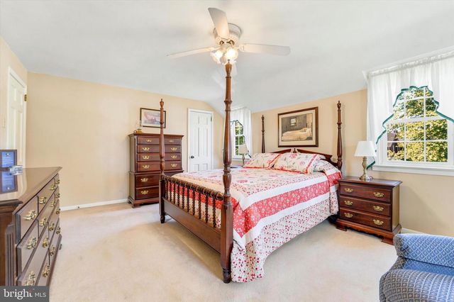 13 MULBERRY LN, Newtown Square, PA 19073