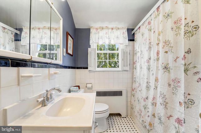13 MULBERRY LN, Newtown Square, PA 19073