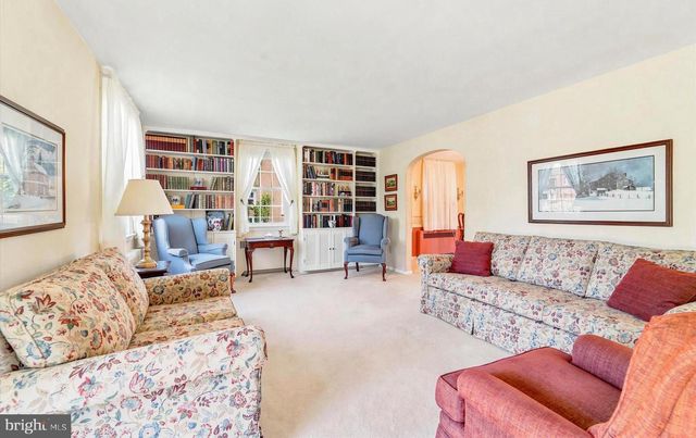 13 MULBERRY LN, Newtown Square, PA 19073