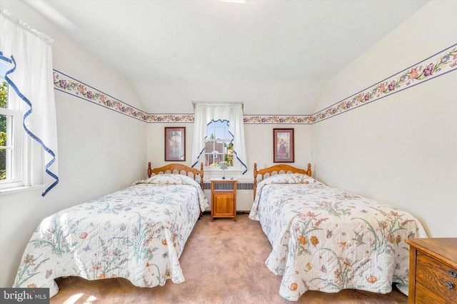 13 MULBERRY LN, Newtown Square, PA 19073