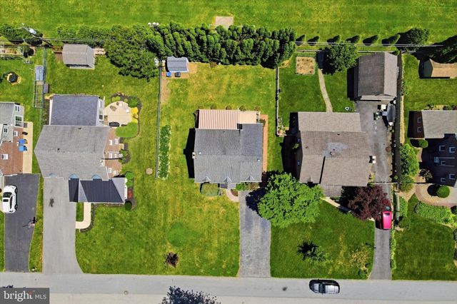 13 MULBERRY LN, Newtown Square, PA 19073