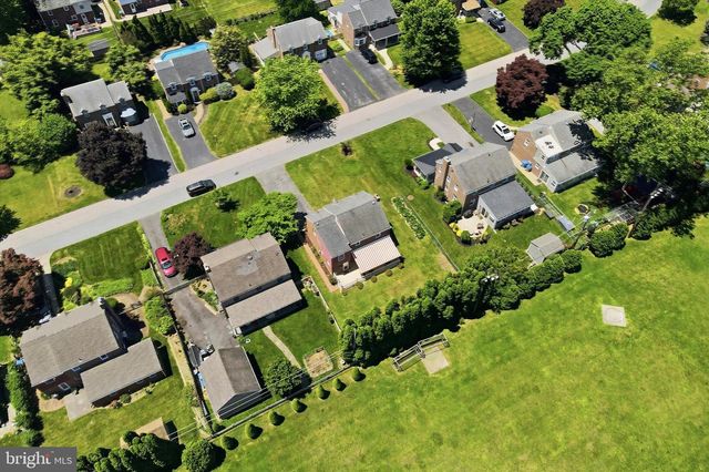 13 MULBERRY LN, Newtown Square, PA 19073