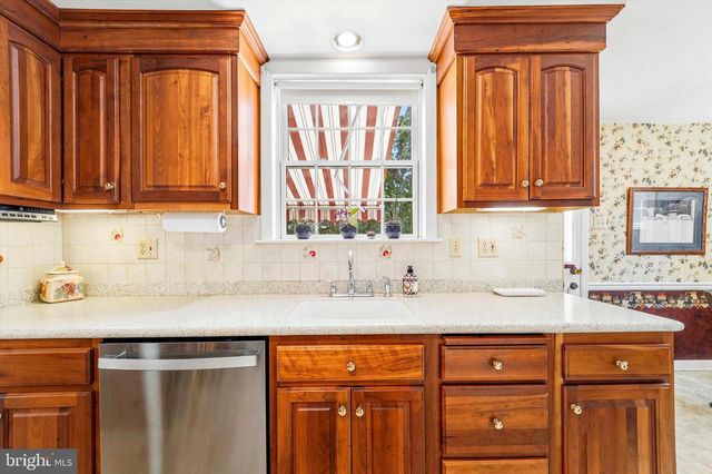 13 MULBERRY LN, Newtown Square, PA 19073