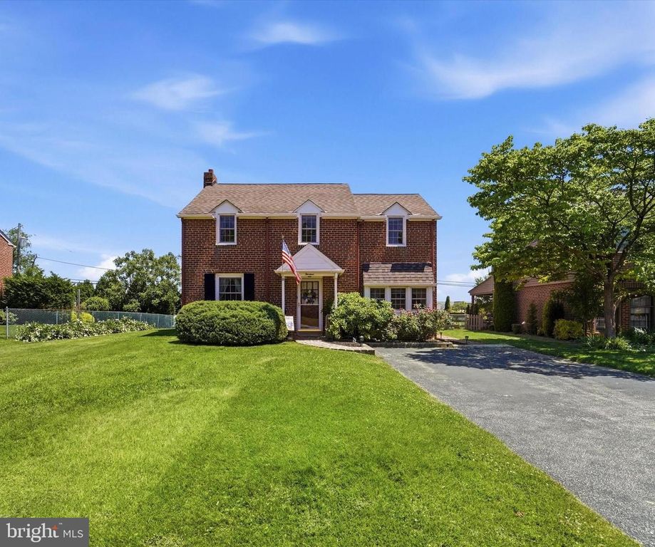 13 MULBERRY LN, Newtown Square, PA 19073