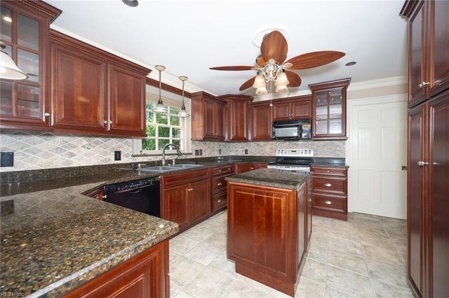 413 Wickwood DR, Chesapeake, VA 23322