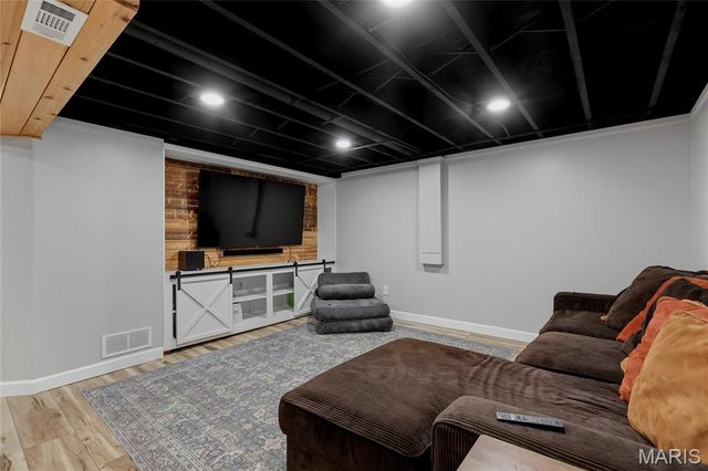 202 Morewood Drive, Manchester, MO 63011