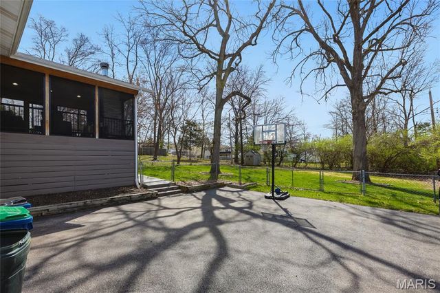 202 Morewood Drive, Manchester, MO 63011