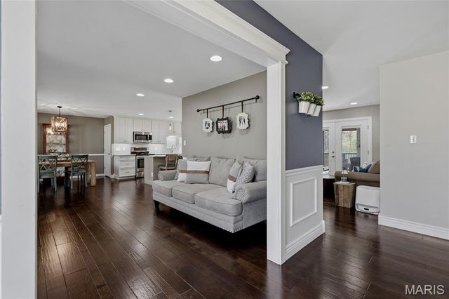 202 Morewood Drive, Manchester, MO 63011