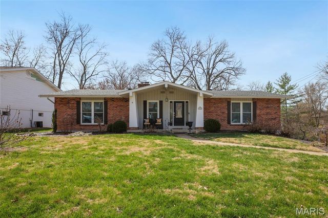 202 Morewood Drive, Manchester, MO 63011