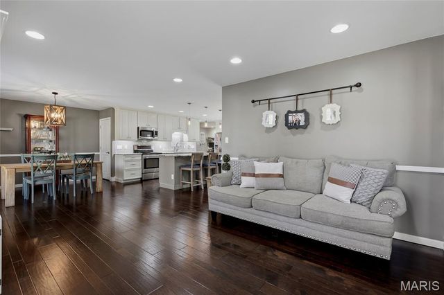 202 Morewood Drive, Manchester, MO 63011