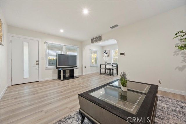 160 W 121st St, Los Angeles, CA 90061