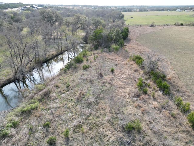 125 Scotty LN, Liberty Hill, TX 78642