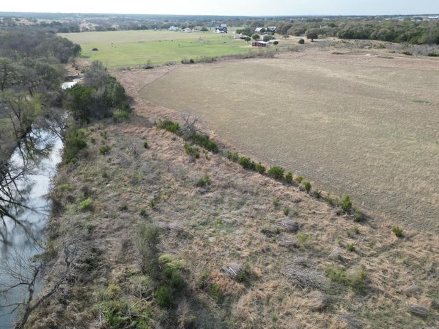 125 Scotty LN, Liberty Hill, TX 78642