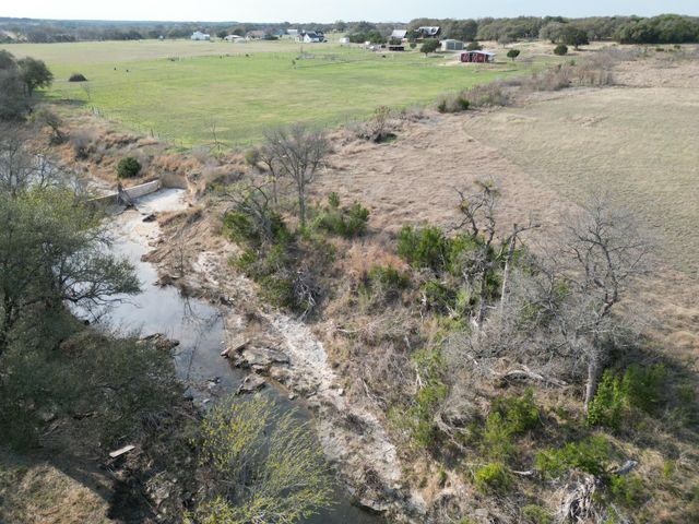 125 Scotty LN, Liberty Hill, TX 78642