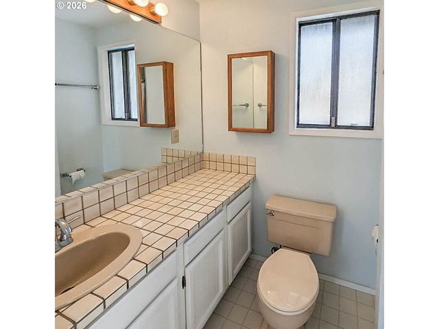 1818 Ne TODD St, Roseburg, OR 97470