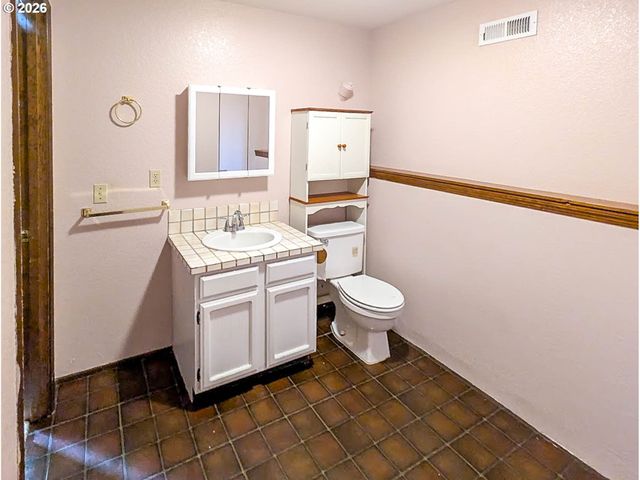 1818 Ne TODD St, Roseburg, OR 97470