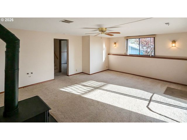 1818 Ne TODD St, Roseburg, OR 97470