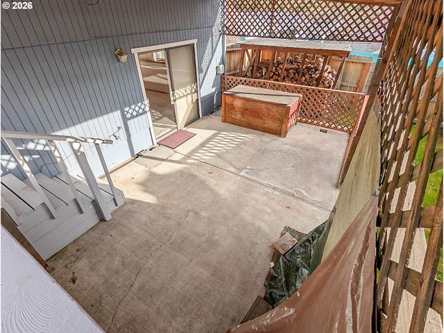 1818 Ne TODD St, Roseburg, OR 97470