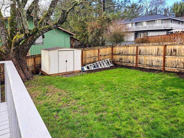 1818 Ne TODD St, Roseburg, OR 97470