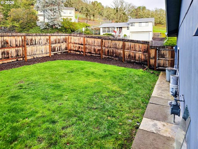 1818 Ne TODD St, Roseburg, OR 97470