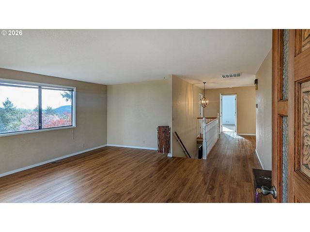 1818 Ne TODD St, Roseburg, OR 97470