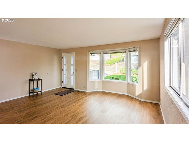 1818 Ne TODD St, Roseburg, OR 97470