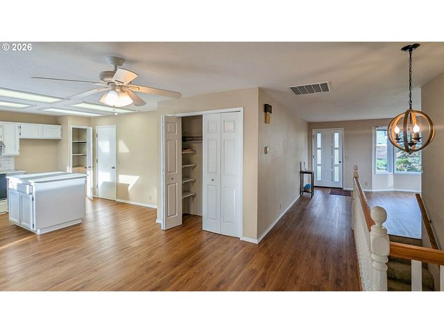 1818 Ne TODD St, Roseburg, OR 97470