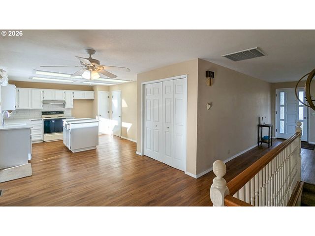 1818 Ne TODD St, Roseburg, OR 97470