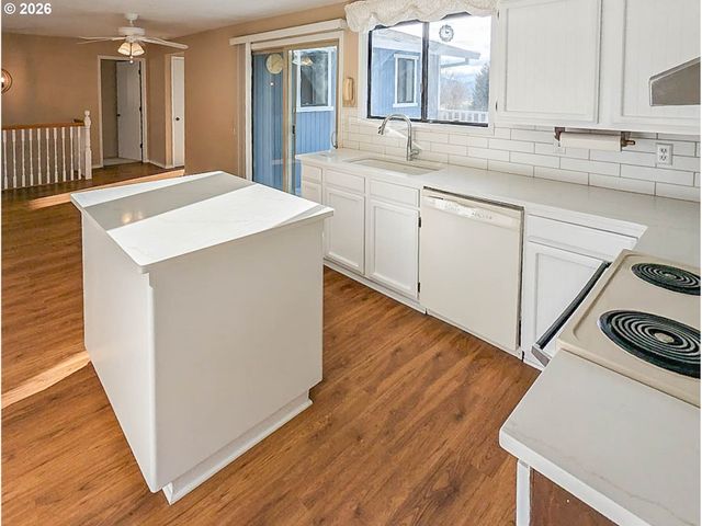 1818 Ne TODD St, Roseburg, OR 97470