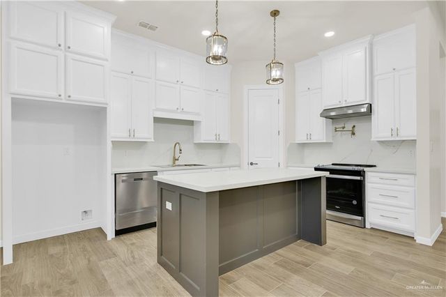 8015 N 48th Lane, Mcallen, TX 78504