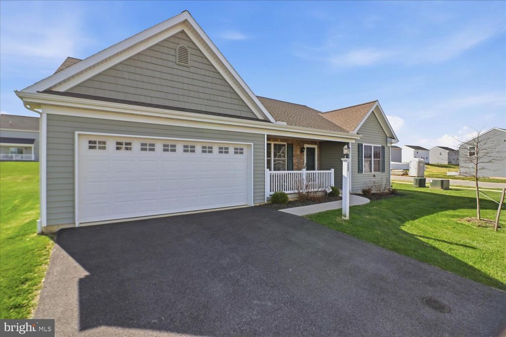 122 CREEKSIDE DR, New Providence, PA 17560