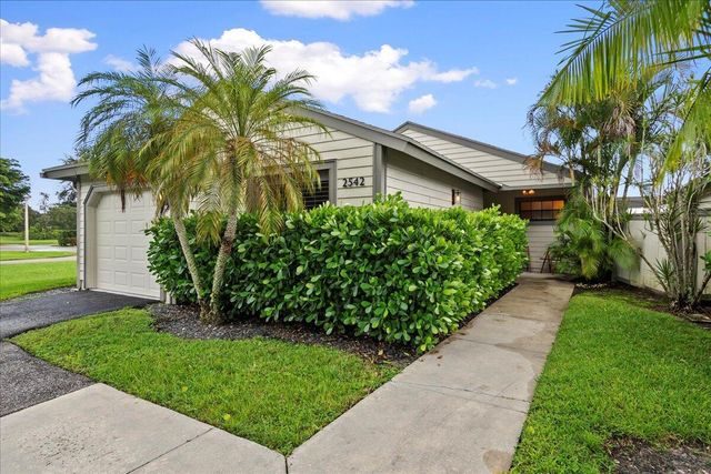 2542 Bedford Mews Drive, Wellington, FL 33414