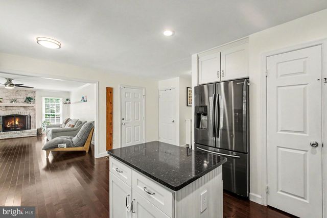 8019 OAK BRIDGE LN, Fairfax Station, VA 22039
