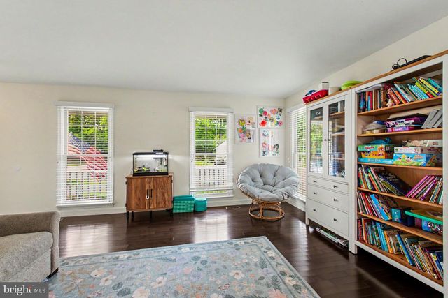 8019 OAK BRIDGE LN, Fairfax Station, VA 22039