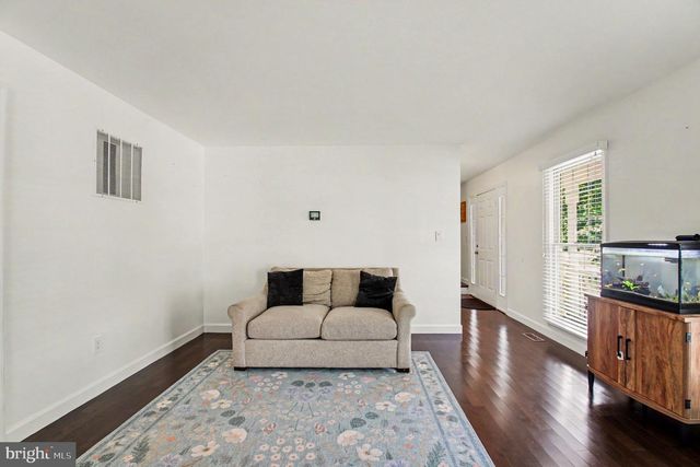 8019 OAK BRIDGE LN, Fairfax Station, VA 22039