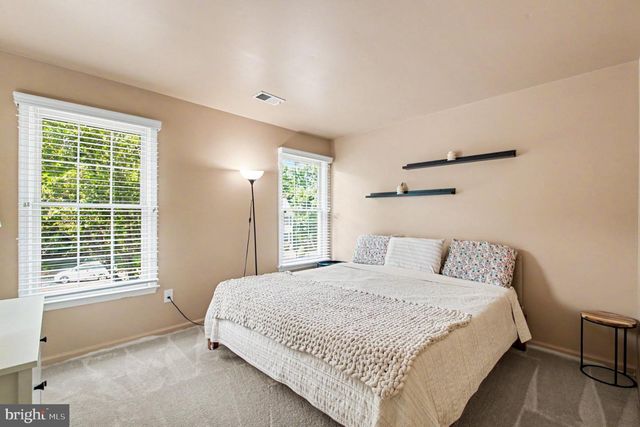 8019 OAK BRIDGE LN, Fairfax Station, VA 22039