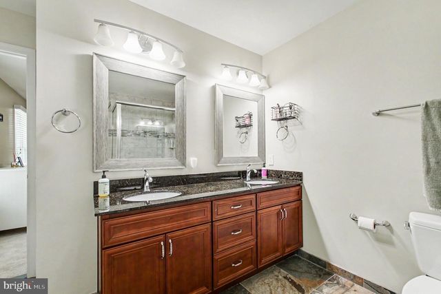 8019 OAK BRIDGE LN, Fairfax Station, VA 22039