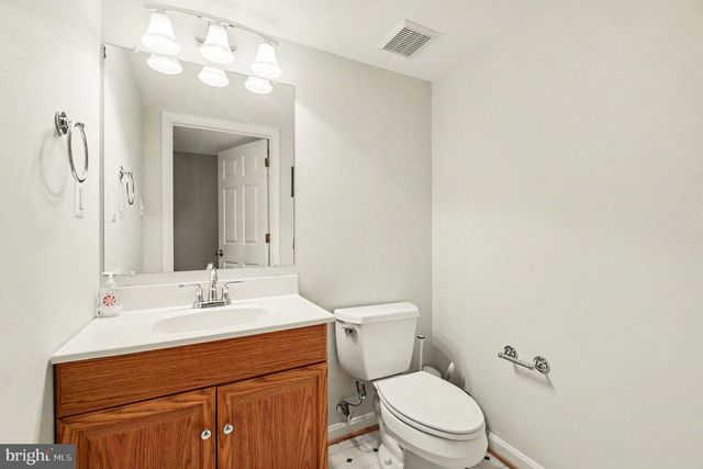 8019 OAK BRIDGE LN, Fairfax Station, VA 22039