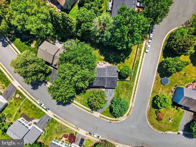 8019 OAK BRIDGE LN, Fairfax Station, VA 22039
