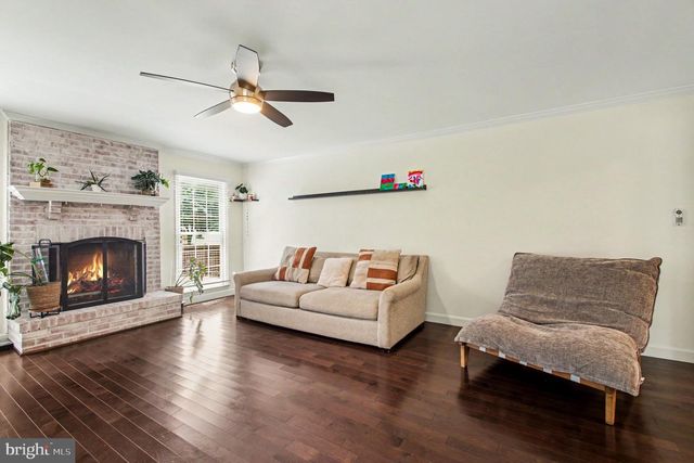 8019 OAK BRIDGE LN, Fairfax Station, VA 22039