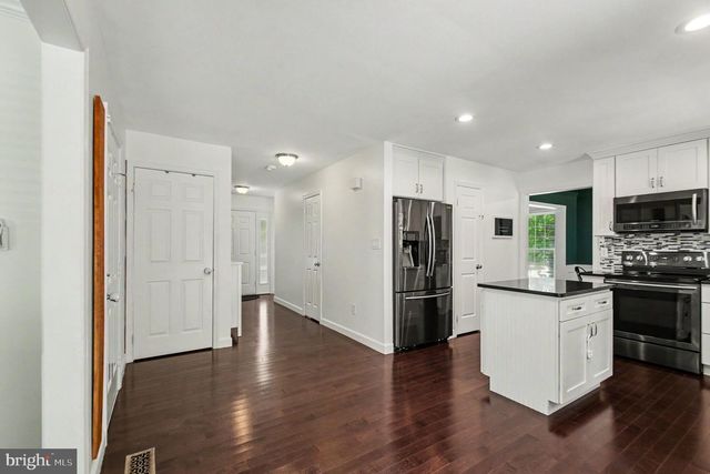 8019 OAK BRIDGE LN, Fairfax Station, VA 22039