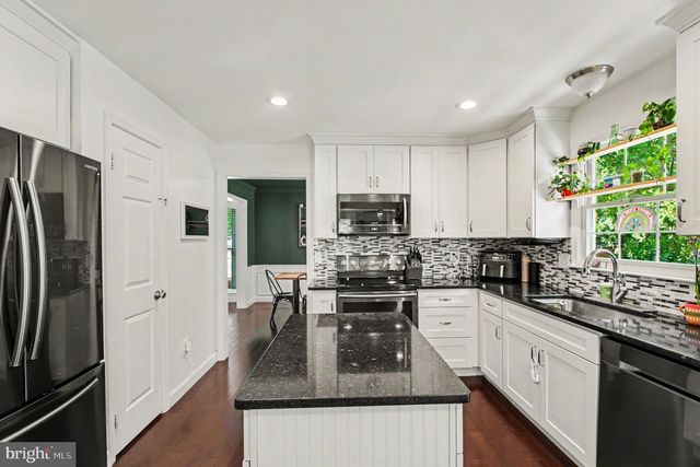 8019 OAK BRIDGE LN, Fairfax Station, VA 22039
