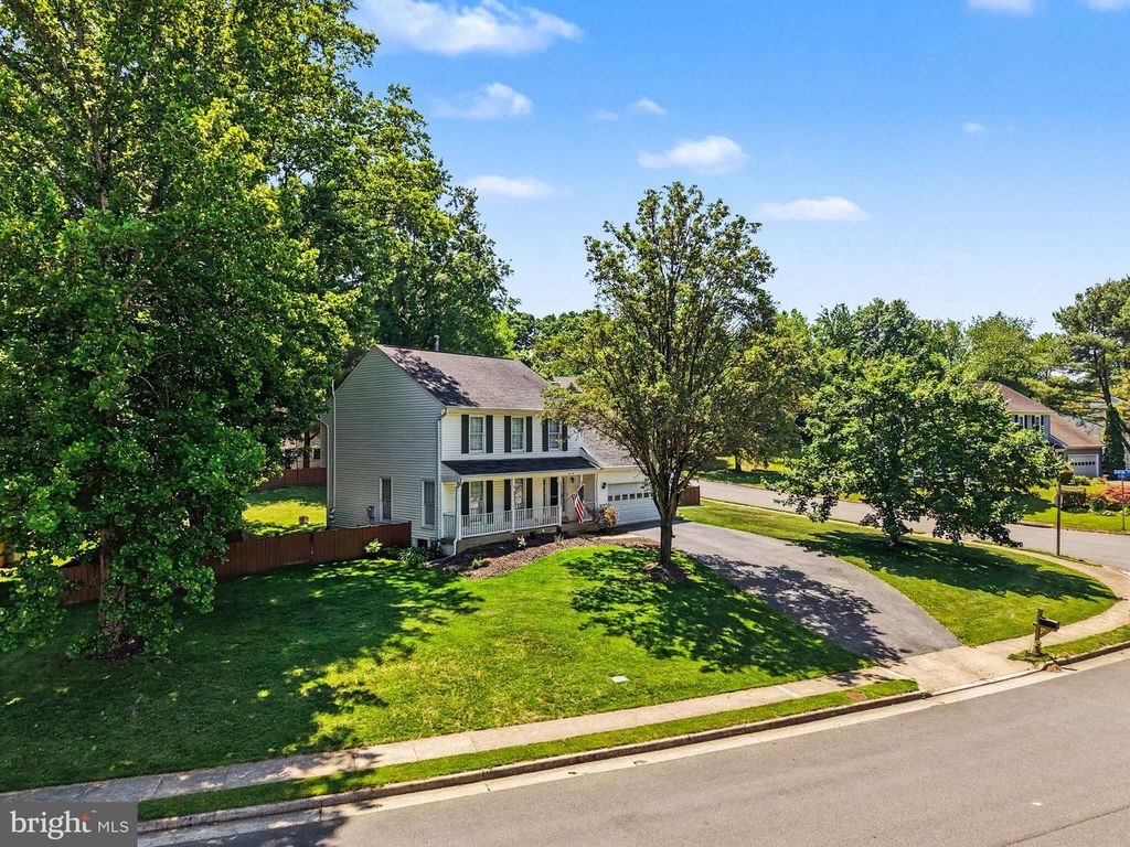8019 OAK BRIDGE LN, Fairfax Station, VA 22039