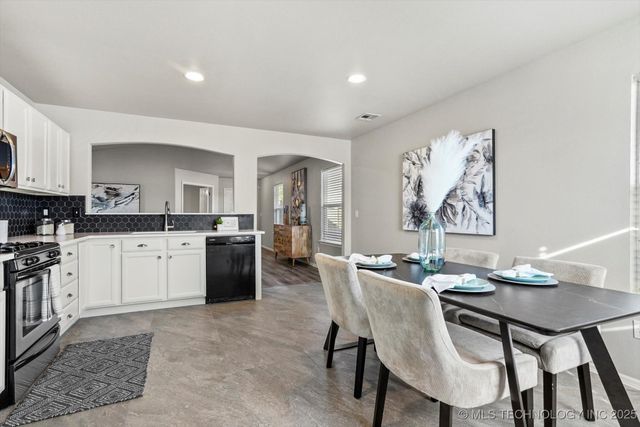 6640 E 129th Street S, Bixby, OK 74008