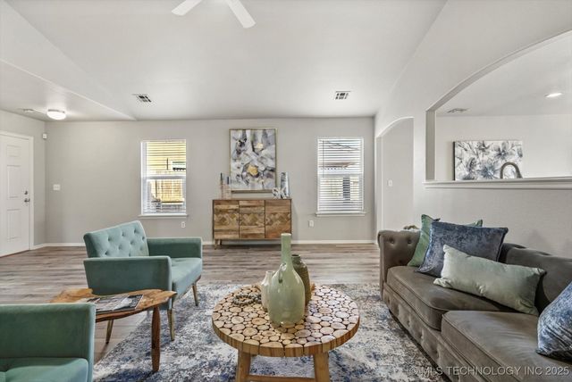 6640 E 129th Street S, Bixby, OK 74008