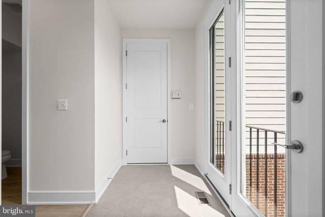 1013 CAPTAIN RICHARDS CT, Marshall, VA 20115