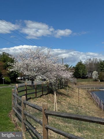 10314 BUTTERNUT CIR, Manassas, VA 20110