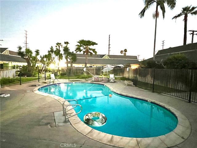 15712 Pasadena 8, Tustin, CA 92780