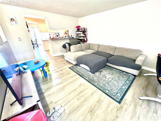 15712 Pasadena 8, Tustin, CA 92780