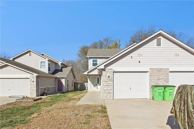 121 Silver Leaf Lane, Baldwin City, KS 66006